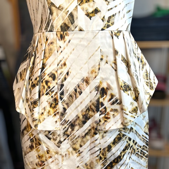 BLACK HALO ~ Abstract Leopard Print Peplum Dress ~ Size 2 - Picture 3 of 8